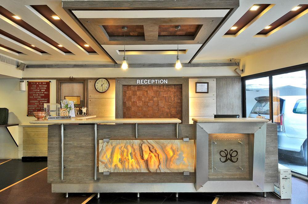 Hotel The Westend Ахмедабад Екстериор снимка