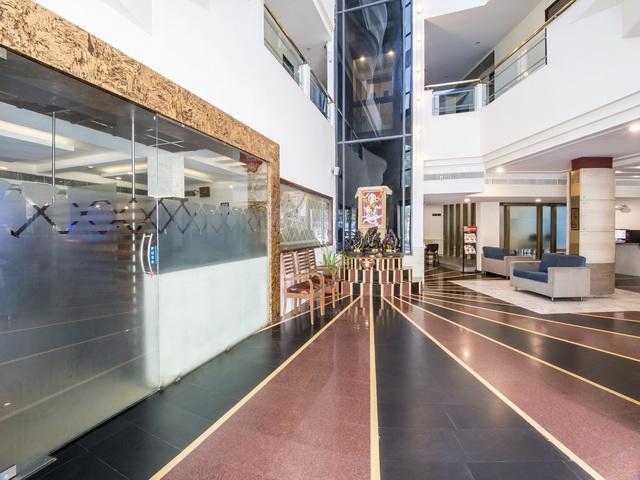 Hotel The Westend Ахмедабад Екстериор снимка
