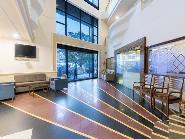 Hotel The Westend Ахмедабад Екстериор снимка