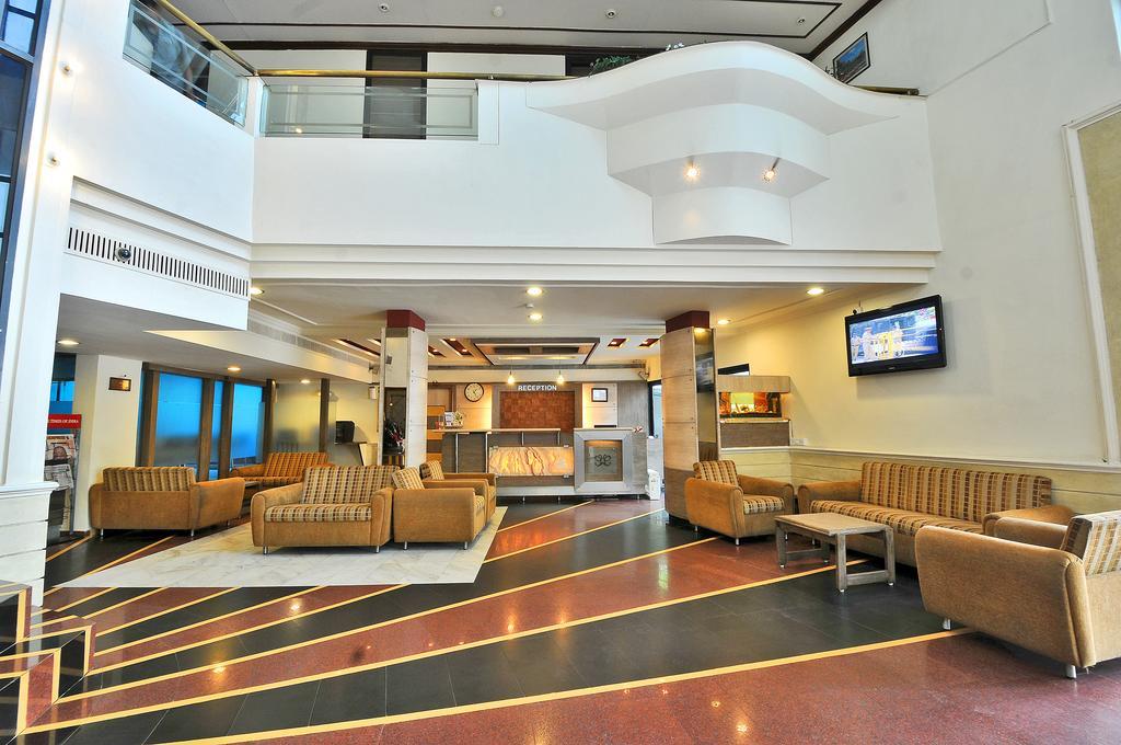 Hotel The Westend Ахмедабад Екстериор снимка
